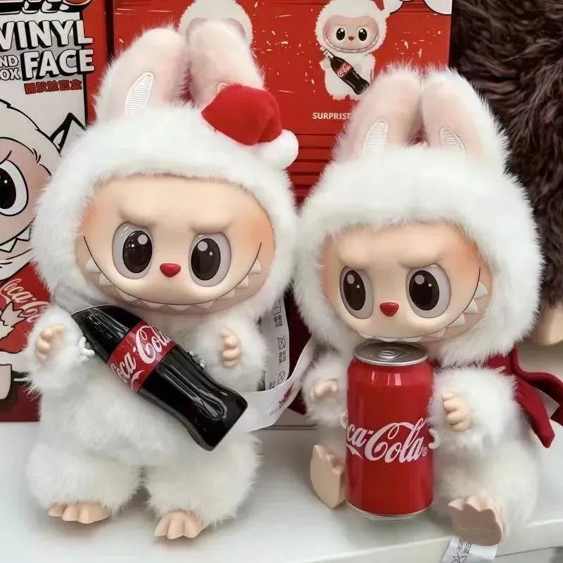 Figura coleccionable tipo blind box de "The Monsters" (versión Coca-Cola)